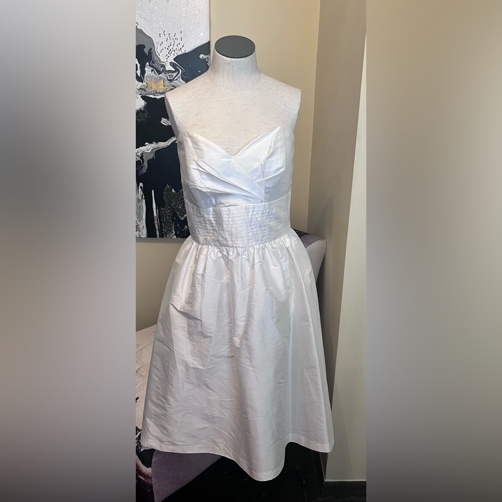 Cocktail dress in white!